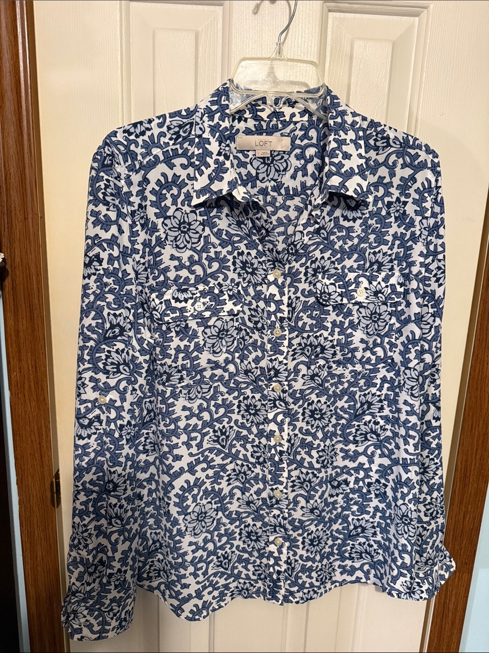 LOFT Navy and White Floral-Pattern Button Down Blouse size Large